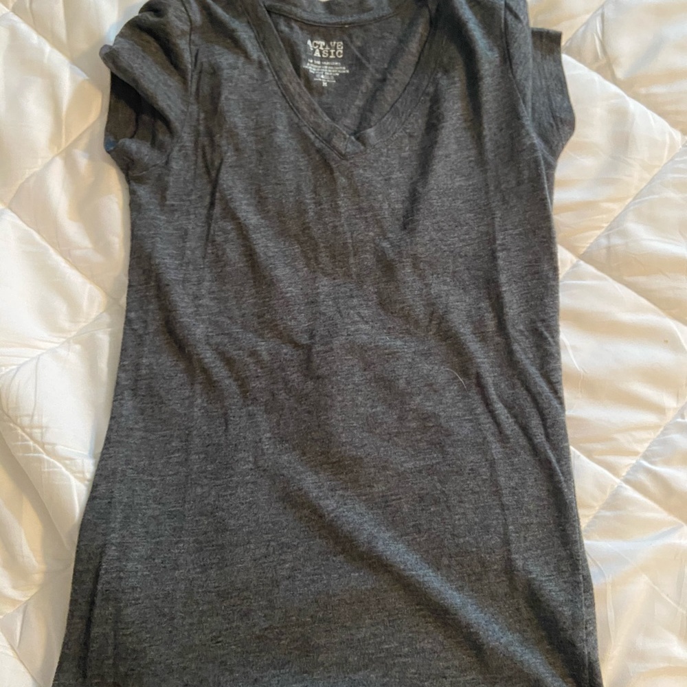 grey tee